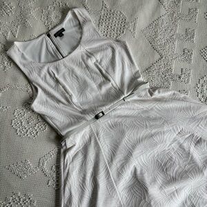 George womens size medium 8-10 white scoop neck sleeveless lined dress with belt